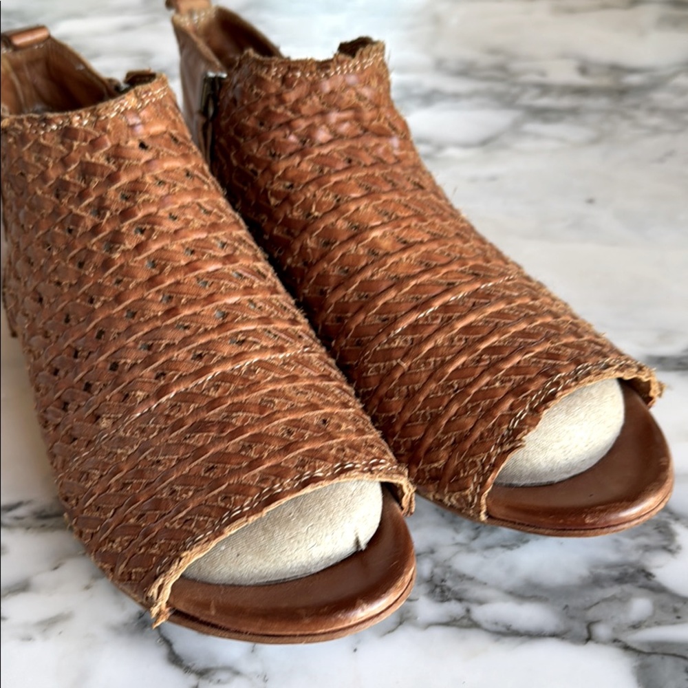 Sundance Woven Leather Peep Toe by Booties Cognac Back Zip Boho Women’s 38/7.5 - Picture 7 of 16